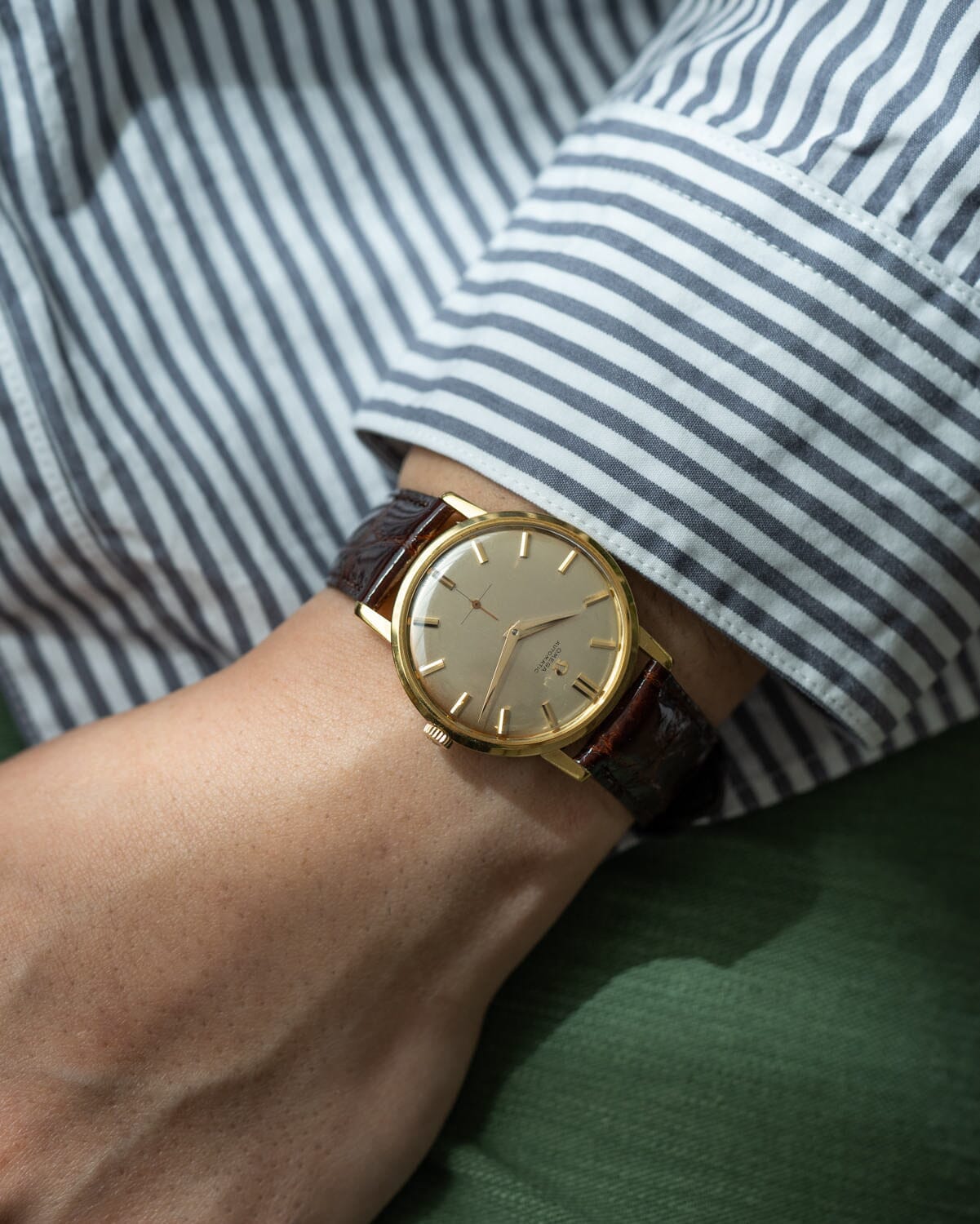 オメガ ラウンド 2897 YG シルバーダイアル Cal.491 Watch OMEGA