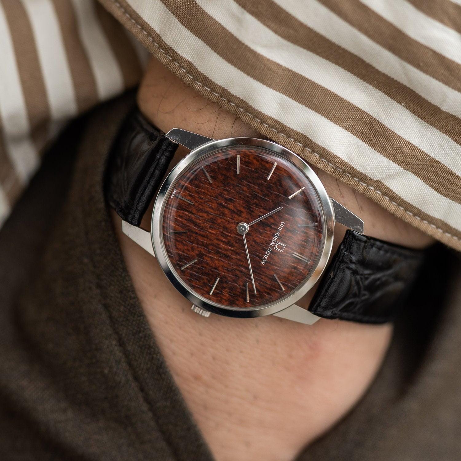 UNIVERSAL GENÉVE Round Wood Dial - Arbitro