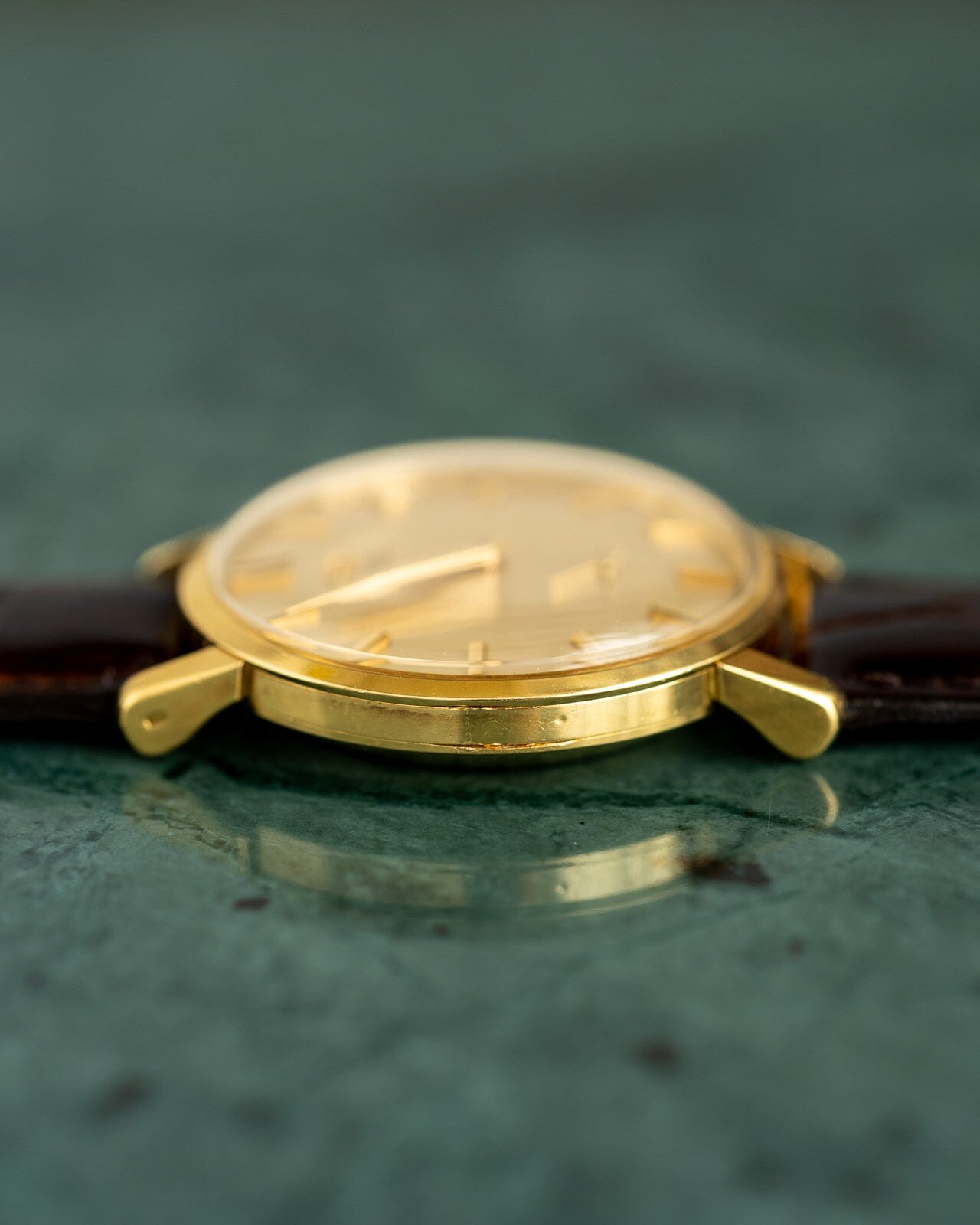 オメガ ラウンド 2897 YG シルバーダイアル Cal.491 Watch OMEGA